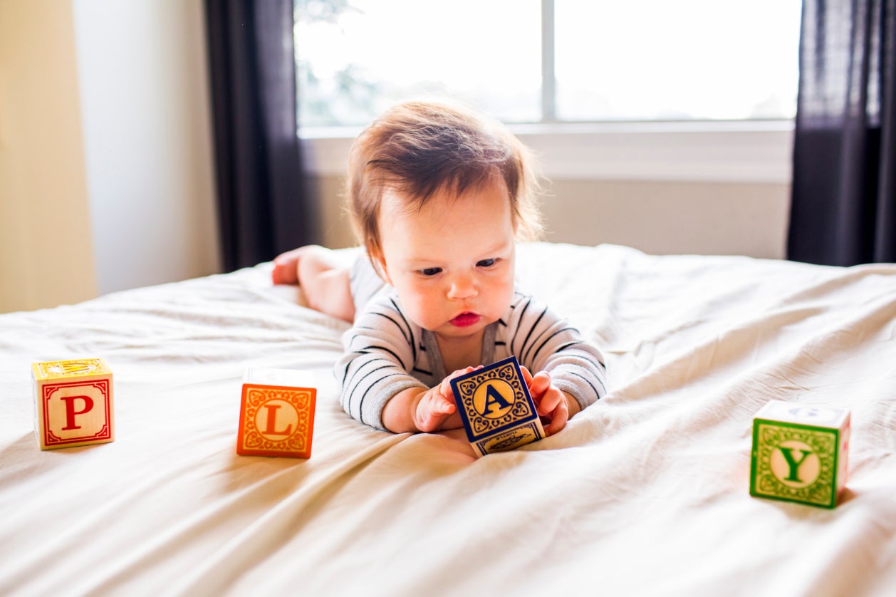 Cómo elegir los juguetes y regalos para bebé