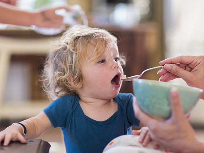 ¿Cómo lidiar con familiares a la hora de la alimentación?