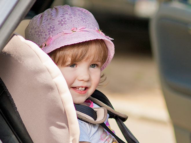 Medidas de seguridad en el carro para los bebés