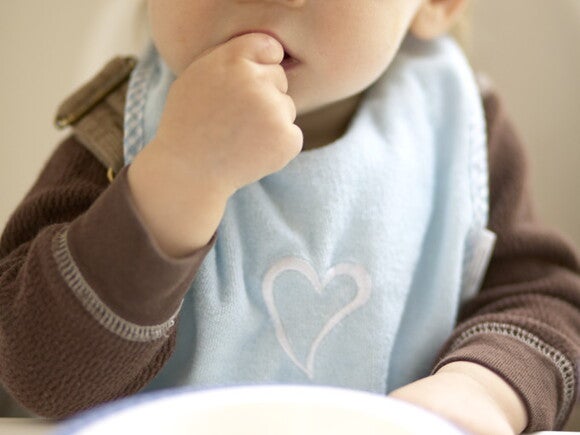 Nutrición y opciones de alimentos para tu bebé de 6 a 7 meses de edad, con cuestionario